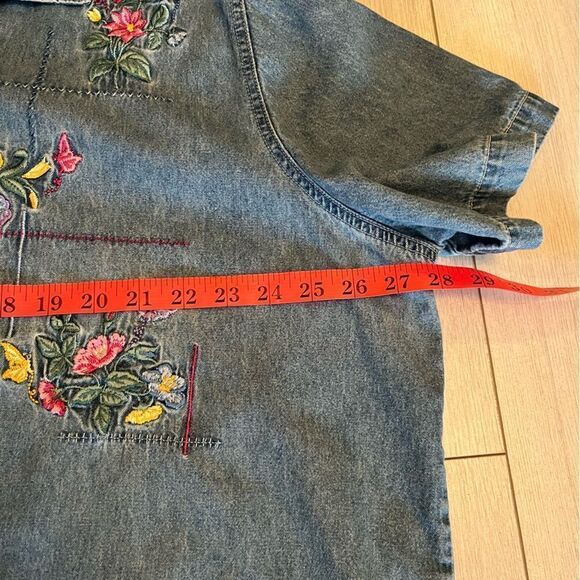 Vintage cottagecore denim shirt with embroidery - Picture 6 of 7